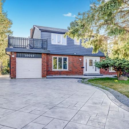 Stunning 7 Bedroom Rougeview Home With 2 Kitchens, 5 Bathrooms, Amazing Backyard & 8-Car Parking Toronto Dış mekan fotoğraf
