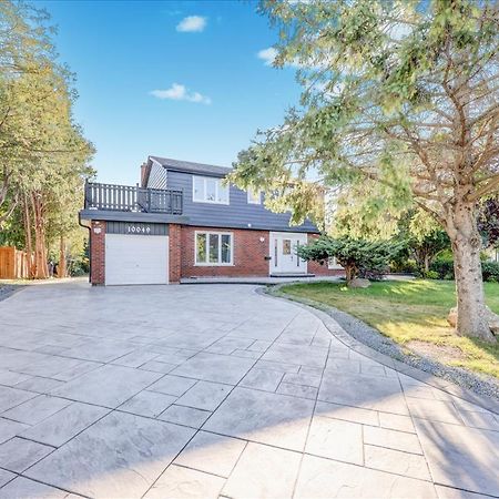 Stunning 7 Bedroom Rougeview Home With 2 Kitchens, 5 Bathrooms, Amazing Backyard & 8-Car Parking Toronto Dış mekan fotoğraf