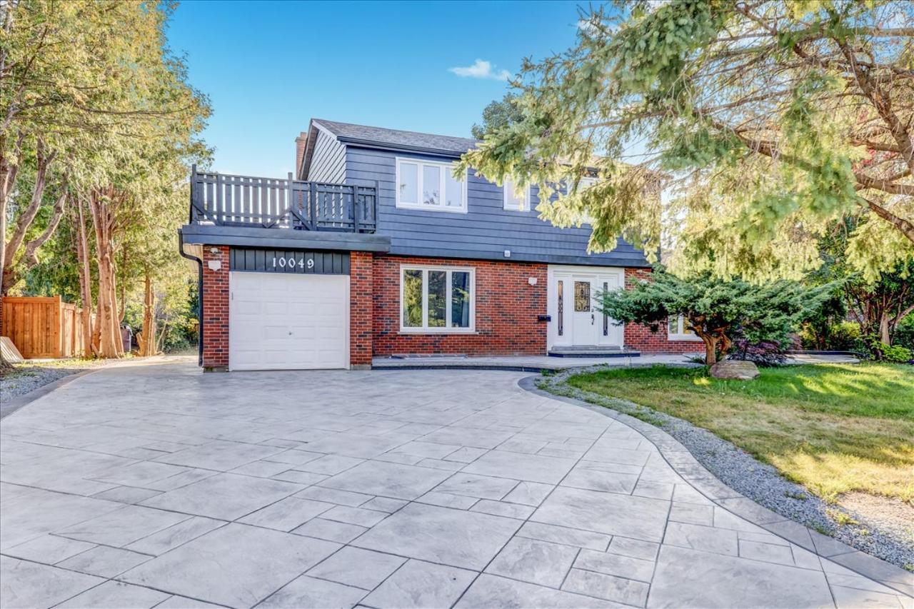 Stunning 7 Bedroom Rougeview Home With 2 Kitchens, 5 Bathrooms, Amazing Backyard & 8-Car Parking Toronto Dış mekan fotoğraf