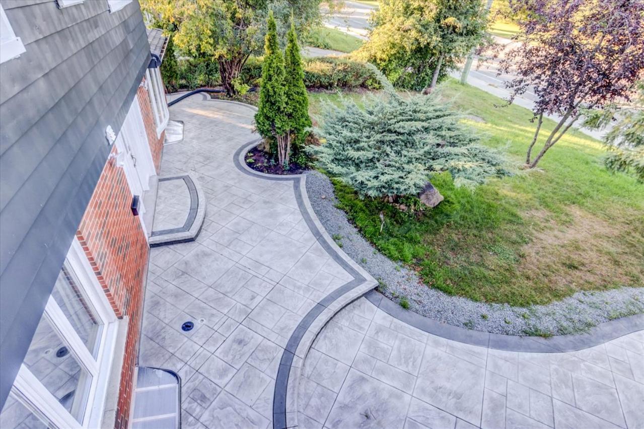Stunning 7 Bedroom Rougeview Home With 2 Kitchens, 5 Bathrooms, Amazing Backyard & 8-Car Parking Toronto Dış mekan fotoğraf