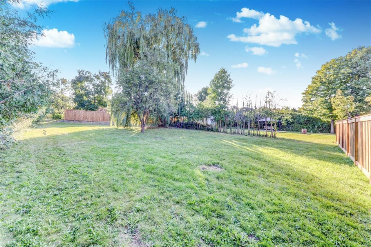 Stunning 7 Bedroom Rougeview Home With 2 Kitchens, 5 Bathrooms, Amazing Backyard & 8-Car Parking Toronto Dış mekan fotoğraf