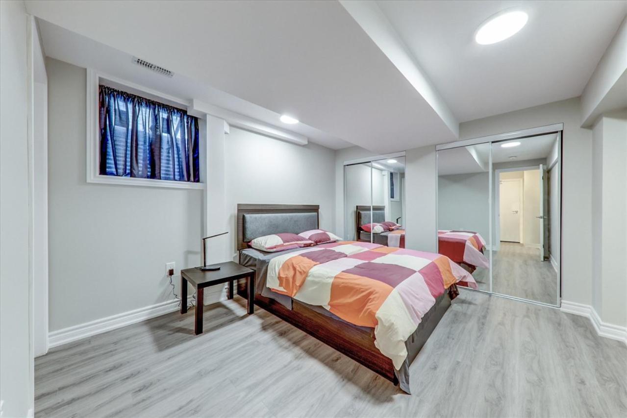 Stunning 7 Bedroom Rougeview Home With 2 Kitchens, 5 Bathrooms, Amazing Backyard & 8-Car Parking Toronto Dış mekan fotoğraf
