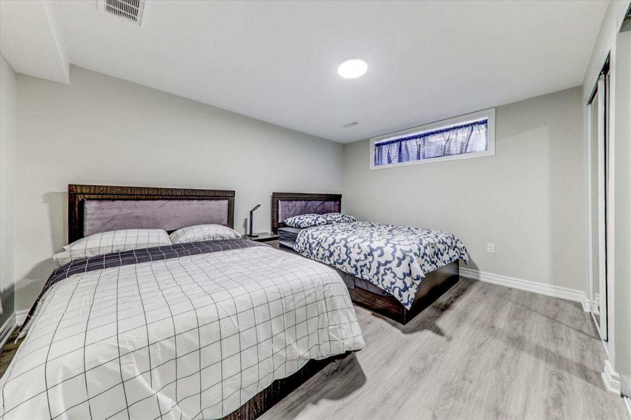Stunning 7 Bedroom Rougeview Home With 2 Kitchens, 5 Bathrooms, Amazing Backyard & 8-Car Parking Toronto Dış mekan fotoğraf